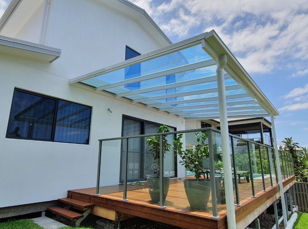 Pergola with clear polycarbonate roof panels - grandseabuilding.com